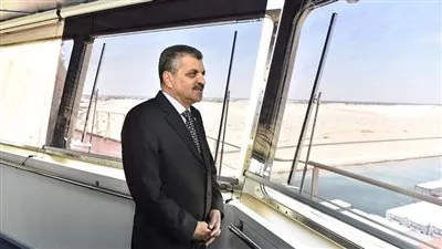 قناة السويس تشهد عبور 61 سفينة بحمولات 3.2 مليون طن