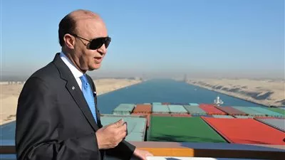 عبور62 سفينة لقناة السويس بحمولات 4 ملايين طن