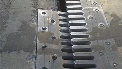 بدء العمل فى إصلاح فواصل كوبرى 