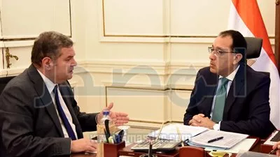 «مدبولى» يبحث سبل توفير التمويل اللازم لتطوير مصانع الغزل والنسيج