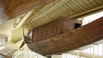 وفد ياباني يزور المتحف الكبير ومركب خوفو الثانية