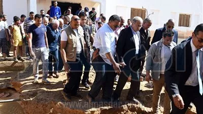 رئيس الوزراء يتفقد الآثار المترتبة على السيول في رأس غارب (صور)