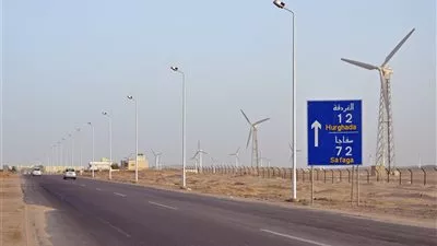 محافظ البحر الأحمر يوجه بتحديث إضاءة الطرق بالغردقة