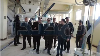 مديرية أمن مطروح يتفقد عدد من المطاحن للتأكد من جودة الدقيق