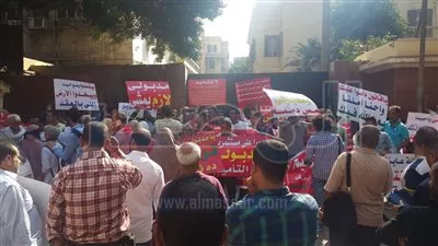 ملاك الحزام الأخضر يحتجون أمام 
