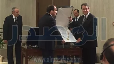 السيسي يتقلد أرفع وسام قبرصي ويلقي كلمته أمام البرلمان لأول مرة (صور)