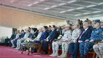 السيسي يتفقد إجراءات التفتيش بقاعدة محمد نجيب العسكرية