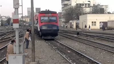 مجهولون يحطمون أبواب و