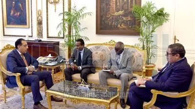 رئيس الوزراء يبحث مع وزير خارجية الصومال زيادة التبادل التجاري