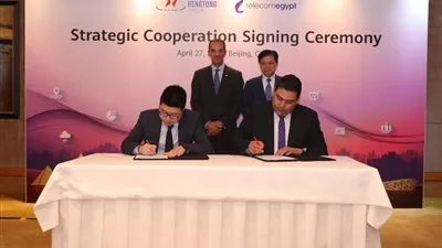 «طلعت» يشهد توقيع اتفاقيات بين «المصرية للاتصالات» وشركات صينية