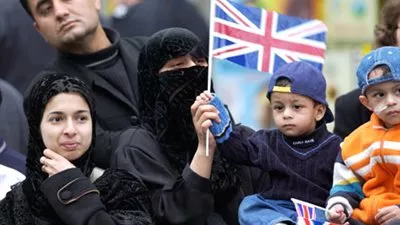 صحيفة بريطانية: المسلمون يقاطعون برنامج حكومي لمواجهة التطرف