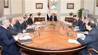 الرئيس السيسي يبحث مع المسؤولين تداعيات نقل السفارة الأمريكية للقدس