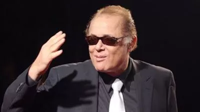 وفاة الفنان محمود عبدالعزيز عن عمر يناهز 70 عاماً بعد صراع مع المرض