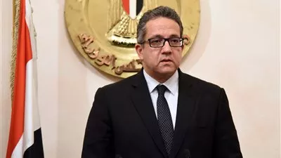 وزير الآثار يشهد عرض 3 قطع أثرية لأول مرة بالمتحف المصري