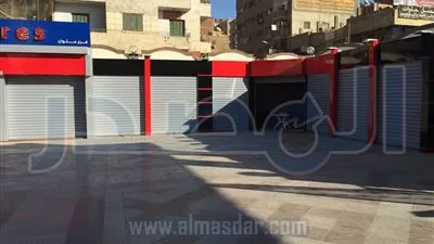 بالصور.. إقبال كبير على الكارت الذكي للمترو وأكشاك الباعة الجائلين تصل 