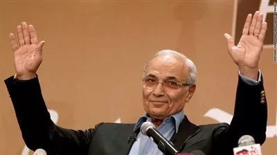 الجنايات تقضي بإلغاء وضع اسم أحمد شفيق على قوائم الترقب والوصول