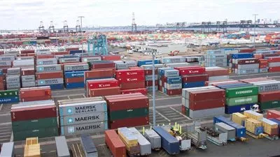 تراجع العجز التجاري الأمريكي إلى أدنى مستوى منذ 2020