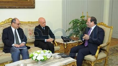 الرئيس يبحث مع وزير الداخلية الإيطالي توحيد المواقف تجاه حل الأزمة الليبية
