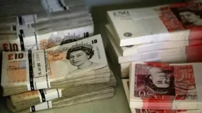 الاسترليني يقفز بعد تلميح ماي إلى اتفاق خروج انتقالي