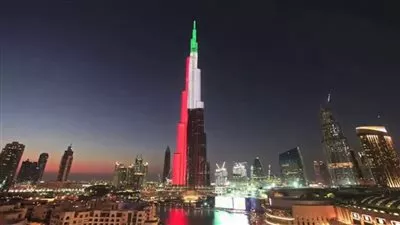 حريق ضخم بأحد الفنادق المحيطة بـ 