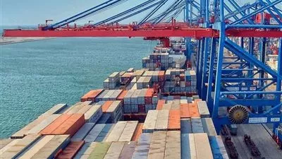 تداول 23 سفينة حاويات وبضائع بموانئ بورسعيد