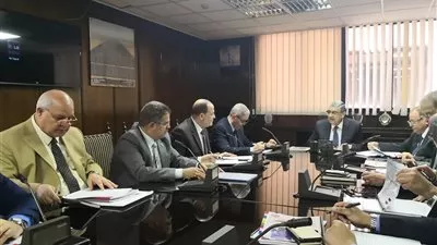 وزير الكهرباء يبحث خطط تطوير 4 شركات توزيع