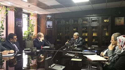 وزير الكهرباء يبحث مع البنك الأوروبي الاستثمار في الطاقة الشمسية