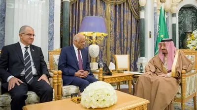 العاهل السعودي يبحث مع رئيس البرلمان المصري تعزيز التعاون بين البلدين
