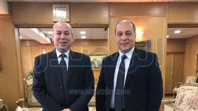 محافظ دمياط وصندوق تطوير العشوائيات يستعرضان مشروعات التطوير بالمحافظة