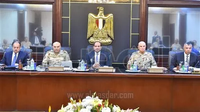 السيسي يجتمع بوزيري الدفاع والداخلية لمتابعة تطورات مكافحة الإرهاب 