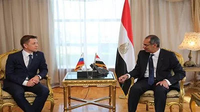 وزير الاتصالات يبحث مع نظيره الروسي التعاون في مجال صناعة الإلكترونيات