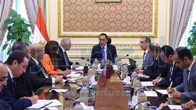 رئيس الوزراء يتابع إجراءات تصنيع «التابلت» فى مصر