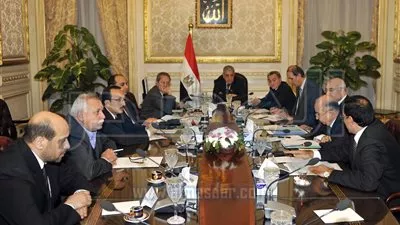 رئيس الوزراء يعقد إجتماعاً لوضع 