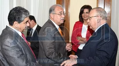 الحكومة: زيادة الكميات المطروحة من السلع إستعداداً لـ 