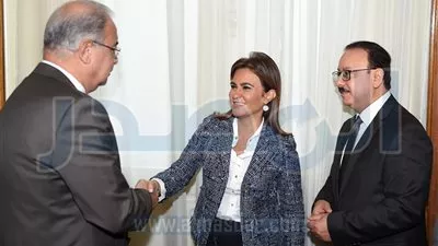 الحكومة تشيد بـ 