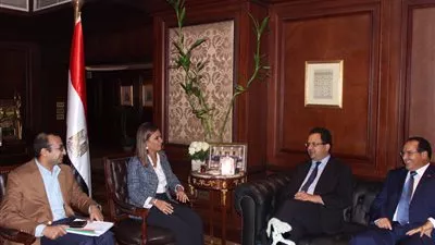 سحر نصر تبحث مع وزير التجارة التونسي ترتيبات عقد اللجنة المشتركة