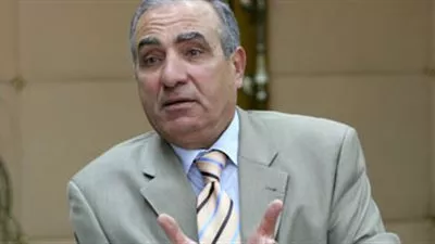 مد خدمة أبو بكر الجندى رئيساً لجهاز