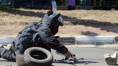 خبراء المفرقعات يفحصون جسما غريبا بمحكمة مدينة نصر