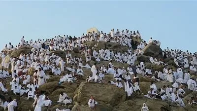 الحجاج يواصلون رمي الجمار في ثاني أيام التشريق
