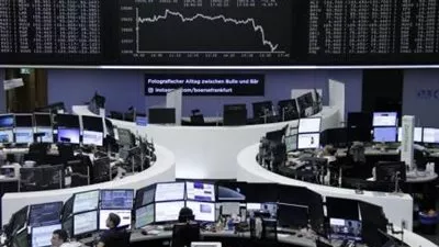 الأسهم الأوروبية تتراجع لليوم الثالث لكن البيع ينحسر