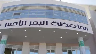 مصرع المحامي العام بالبحر الأحمر وزوجته وابنته في حادث سير