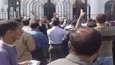 وقفة احتجاجية لأهالى وعائلات العريش تنديدا بالإرهاب