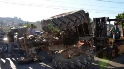 مصرع 3 طلاب وإصابة 10 آخرين في انقلاب جرار زراعي بالفيوم