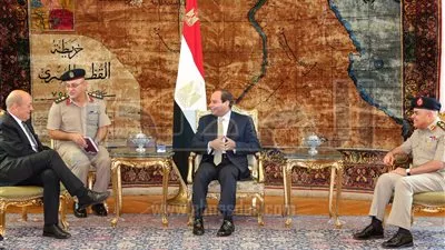 السيسي يستقبل وزير الدفاع الفرنسي