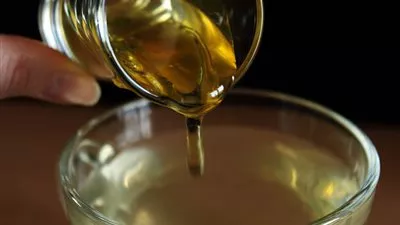 علماء: العسل المذاب في الماء يكافح العدوى البولية