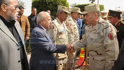 الفريق محمود حجازى يتقدم الجنازة العسكرية لشهيد الحدود