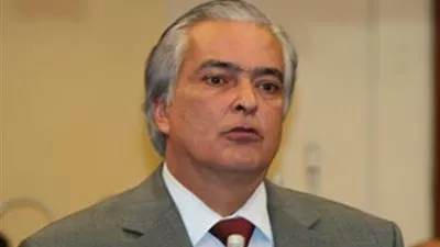 وفد من القنصلية العامة في لندن يقدم الخدمات للمصريين فى 
