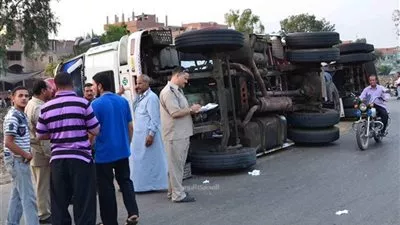 مقتل 5 وإصابة 9شخصاً فى حادث إنقلاب سيارة على الطريق الزراعي بالبحيرة 