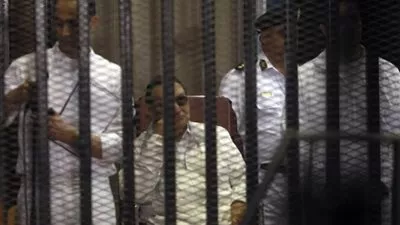  4 أبريل إعادة محاكمة مبارك ونجليه في قضية 