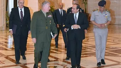 السيسي يبحث مع قائد القيادة المركزية الأمريكية تطورات الأوضاع الإقليمية